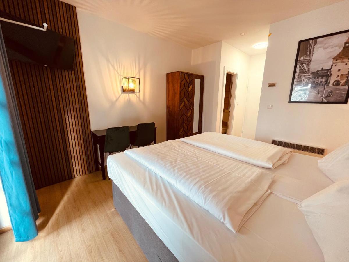 Gaestehaus Am Stadtpark Vöcklabruck Esterno foto