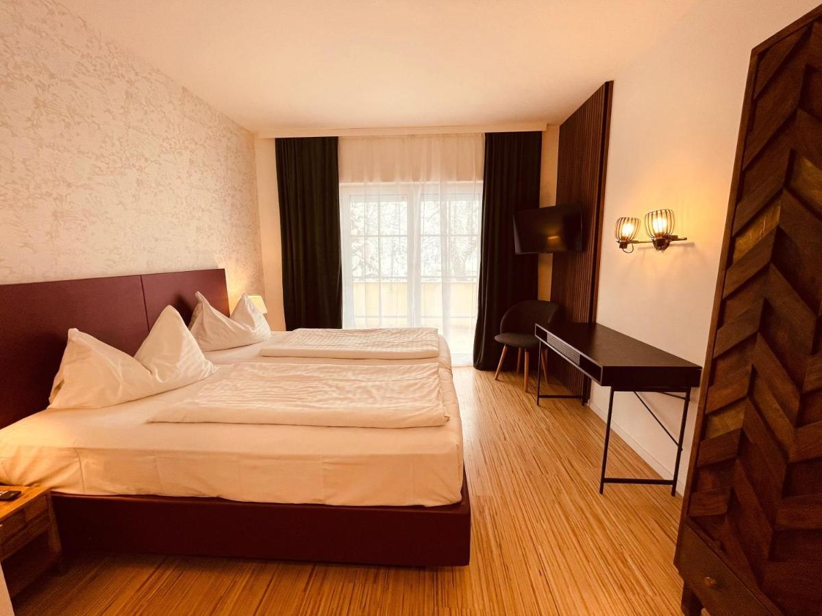 Gaestehaus Am Stadtpark Vöcklabruck Esterno foto